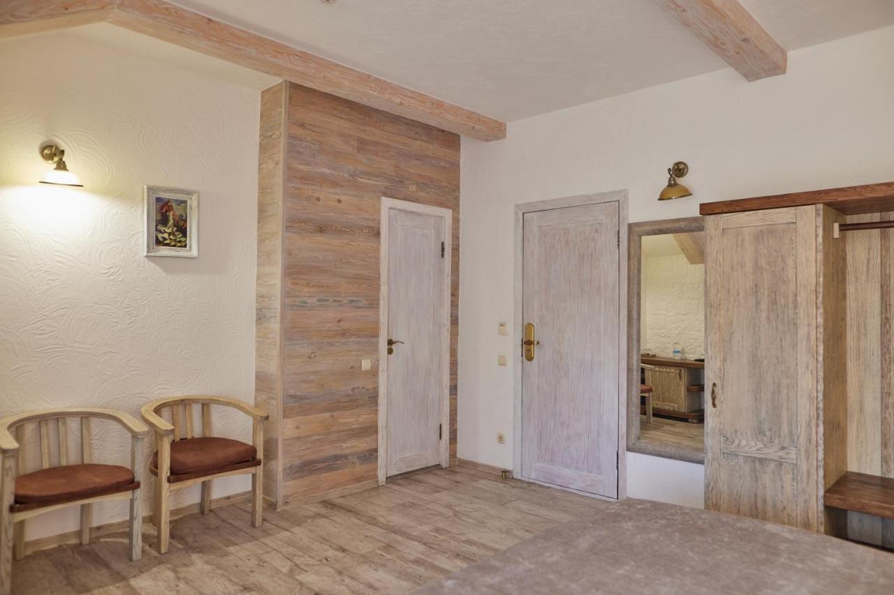 Zdybanka Hotel Sumy Bagian luar foto