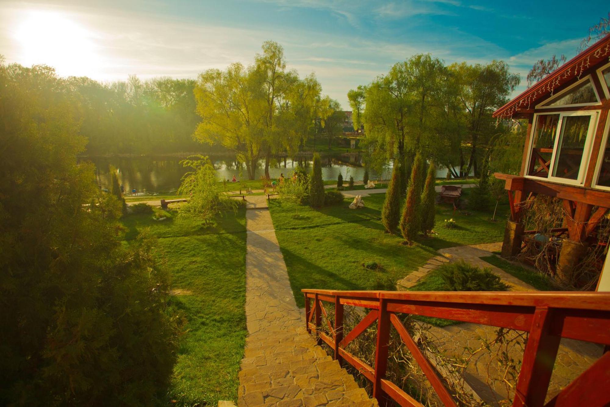 Zdybanka Hotel Sumy Bagian luar foto