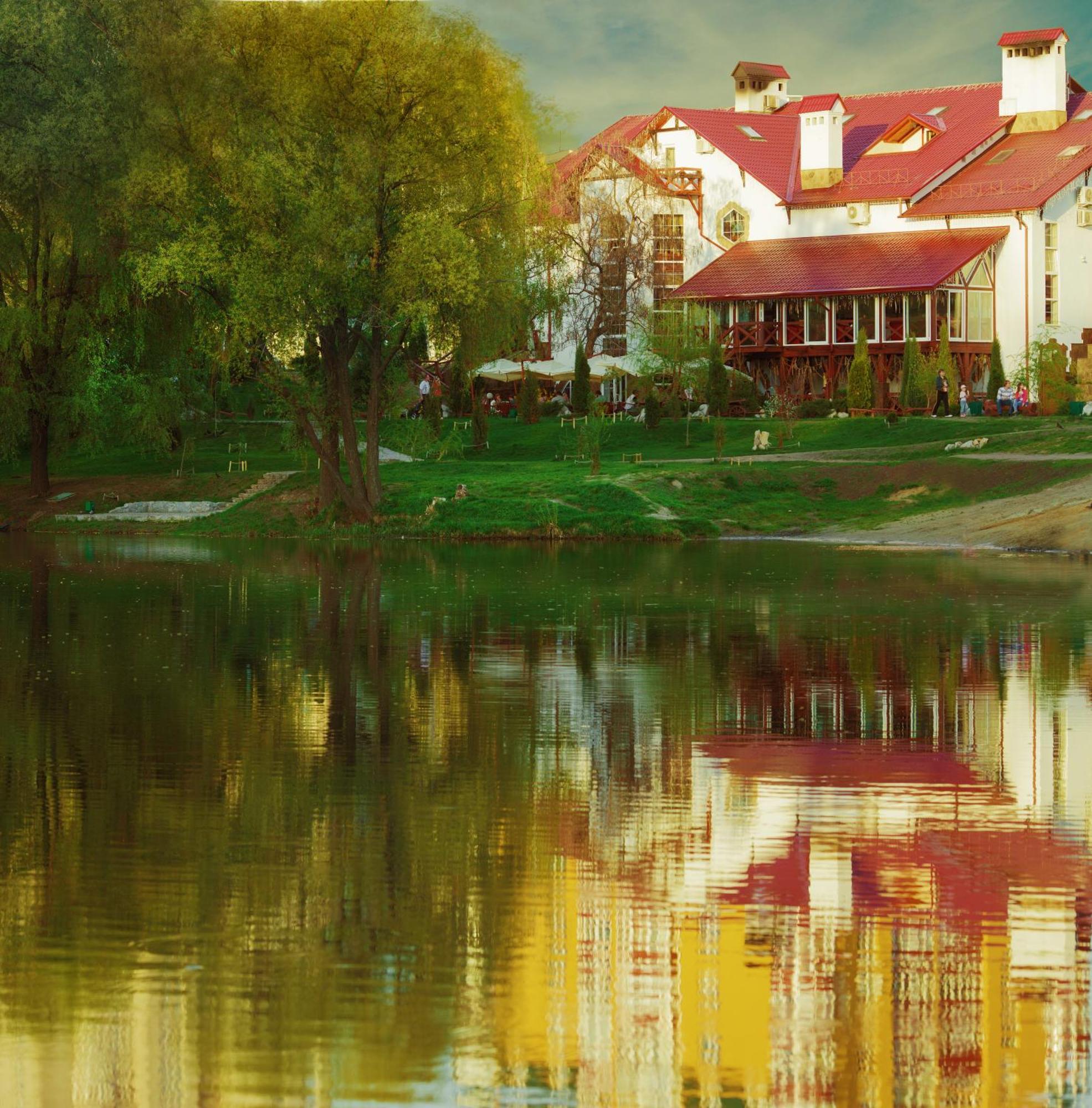 Zdybanka Hotel Sumy Bagian luar foto