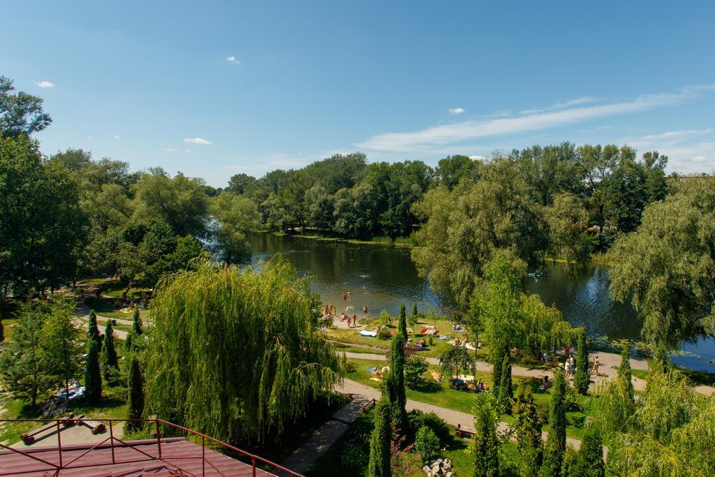Zdybanka Hotel Sumy Bagian luar foto